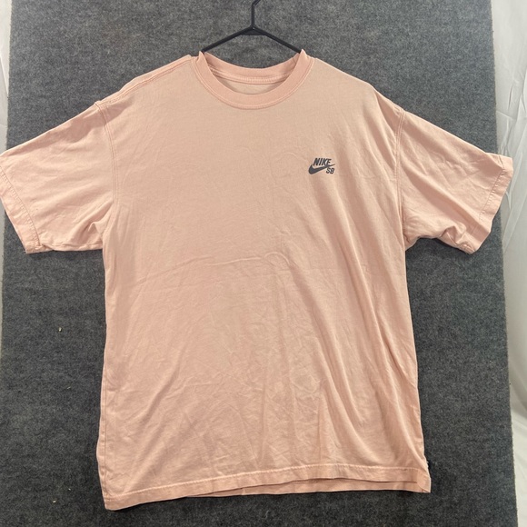 Nike SB Size Medium Pink T-Shirt - Picture 2 of 6